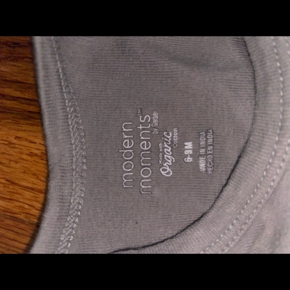 Simple Tee - Picture 5 of 5